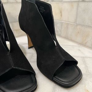 Vince Camuto Jesilia Black Square Open 